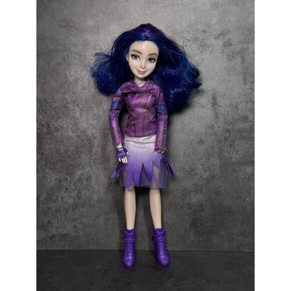 Disney Descendants 3 MAL Doll - Missing Hand - Picture 1 of 6